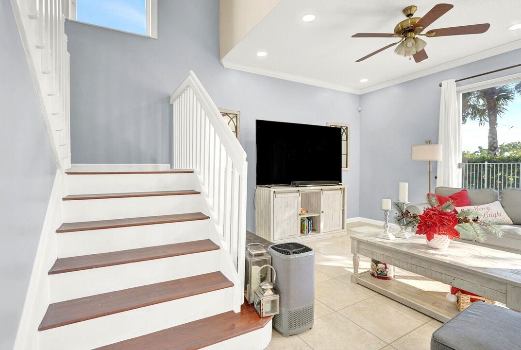 For Sale: $600,000 (4 beds, 2 baths, 2537 Square Feet)