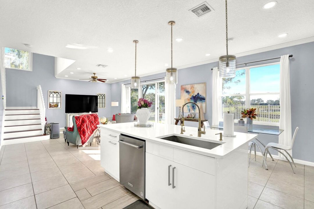 For Sale: $600,000 (4 beds, 2 baths, 2537 Square Feet)