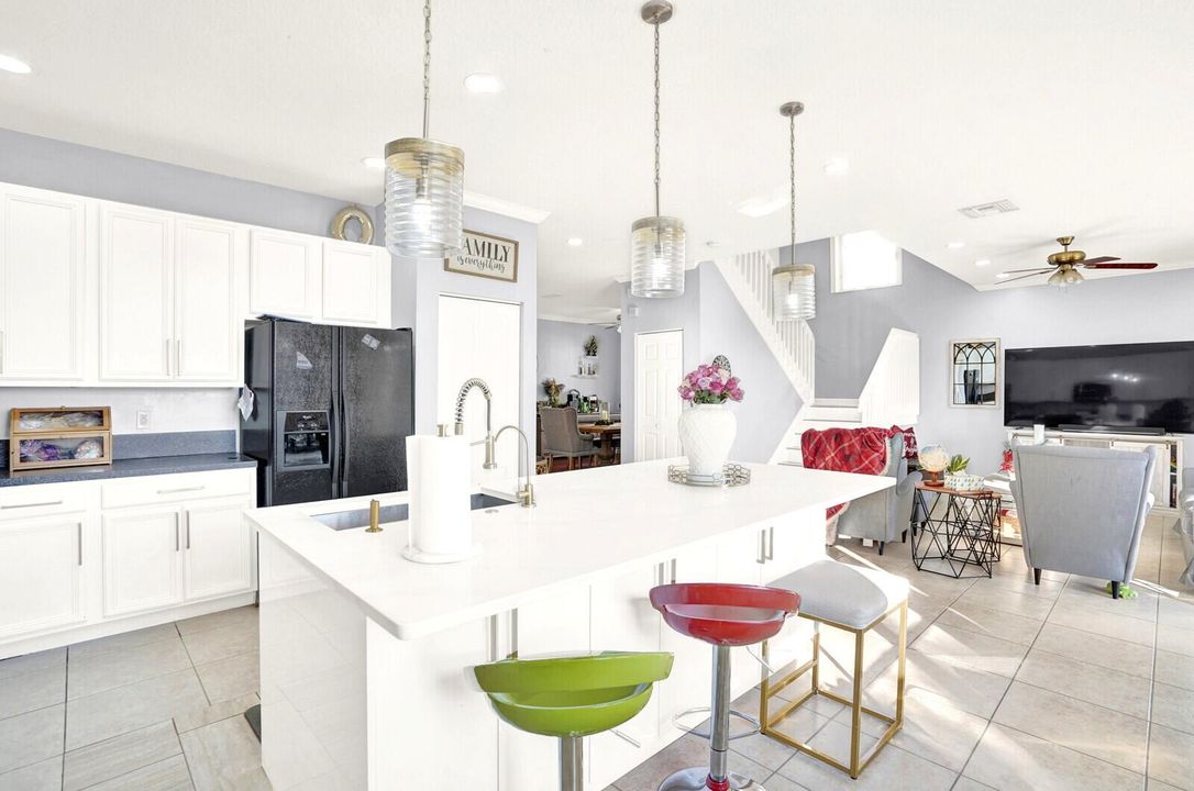 For Sale: $600,000 (4 beds, 2 baths, 2537 Square Feet)