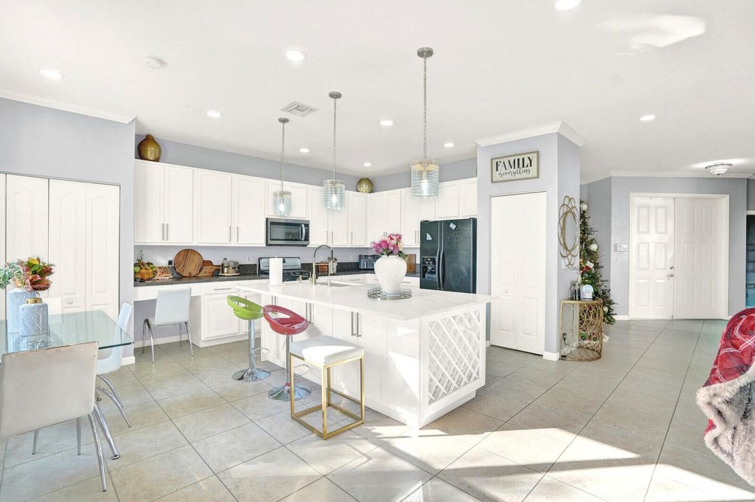 For Sale: $600,000 (4 beds, 2 baths, 2537 Square Feet)