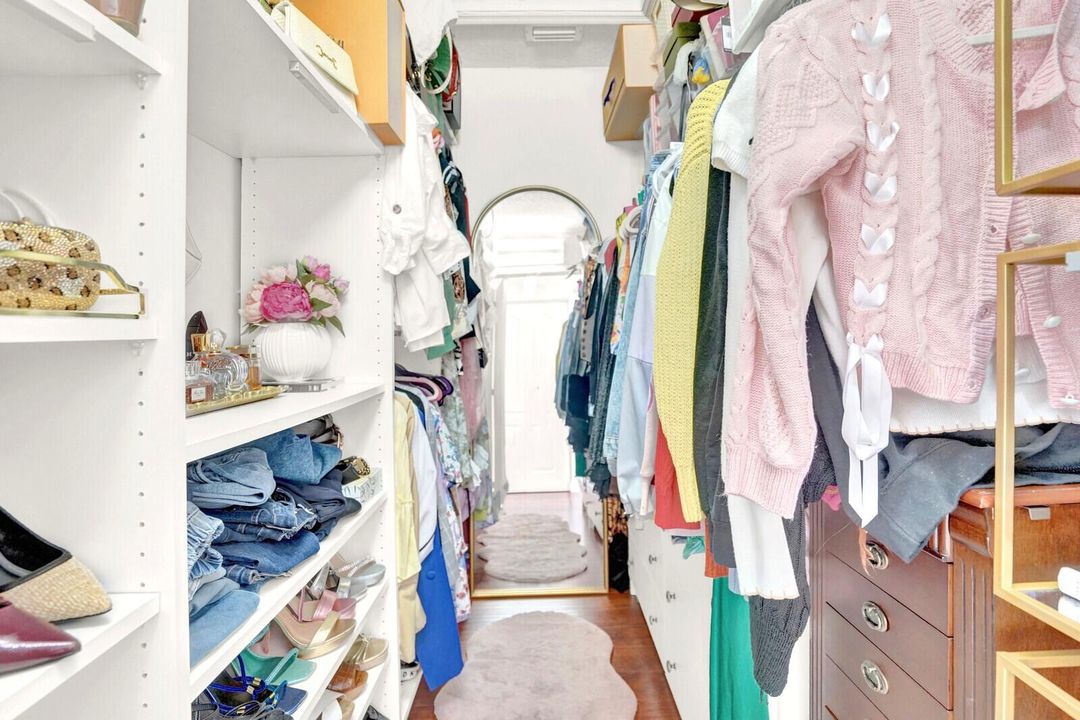 For Sale: $600,000 (4 beds, 2 baths, 2537 Square Feet)