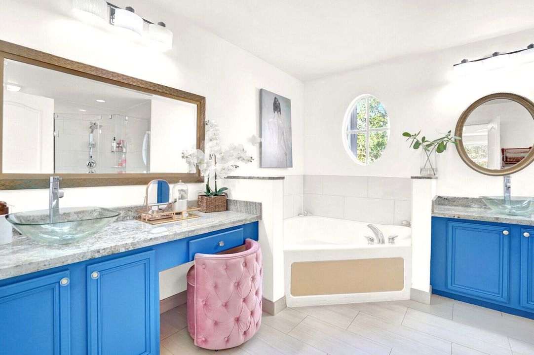 For Sale: $600,000 (4 beds, 2 baths, 2537 Square Feet)