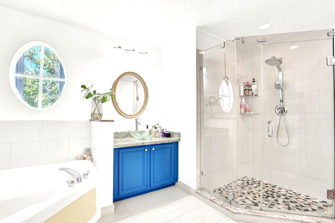 For Sale: $600,000 (4 beds, 2 baths, 2537 Square Feet)