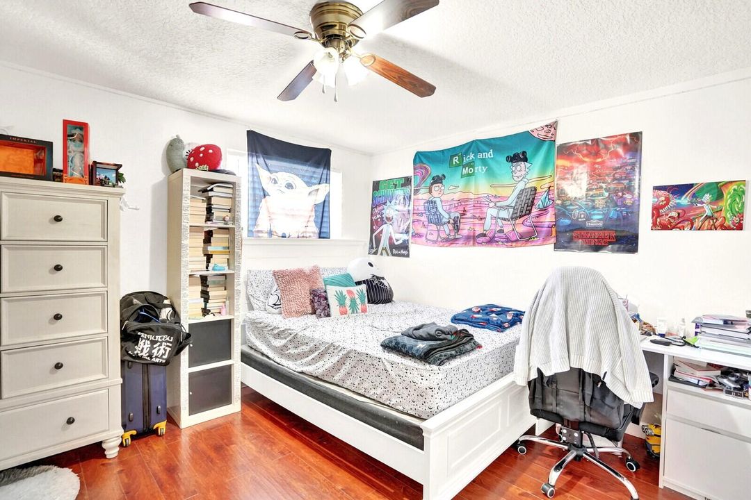 For Sale: $600,000 (4 beds, 2 baths, 2537 Square Feet)