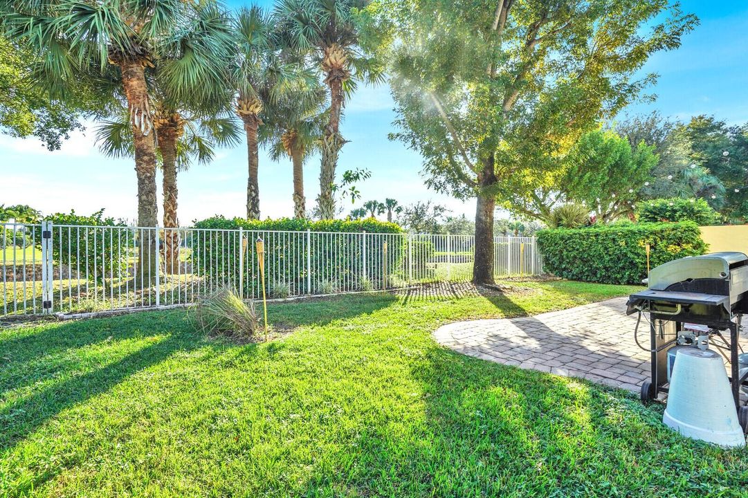 For Sale: $600,000 (4 beds, 2 baths, 2537 Square Feet)