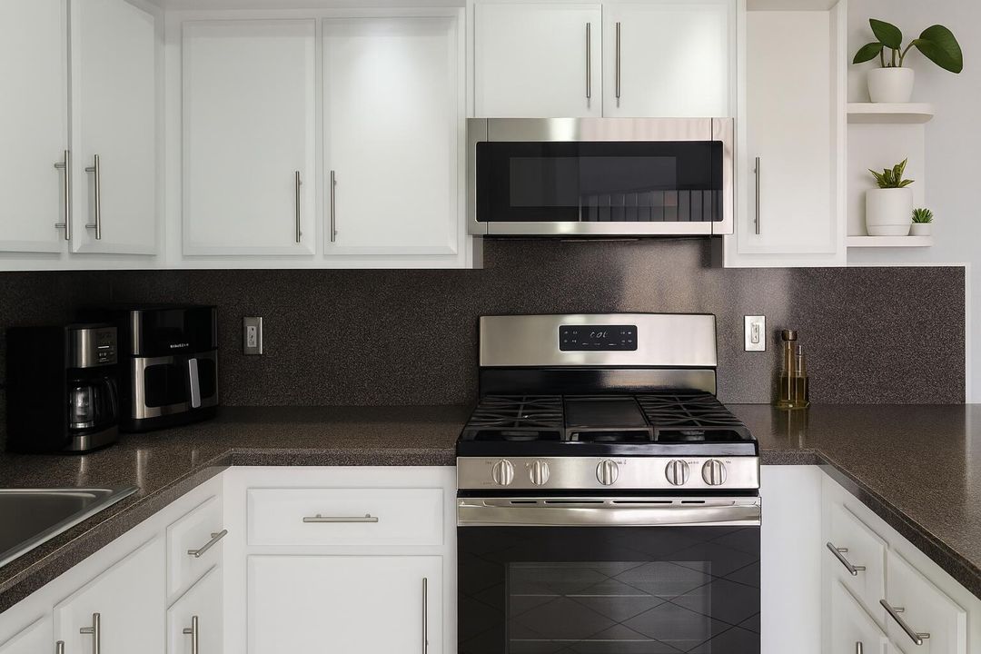 For Sale: $325,000 (2 beds, 2 baths, 1368 Square Feet)