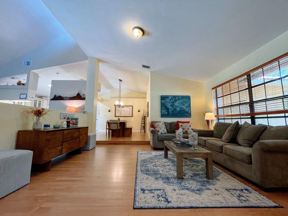 For Rent: $5,500 (4 beds, 2 baths, 2292 Square Feet)