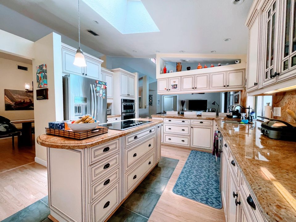 For Rent: $5,500 (4 beds, 2 baths, 2292 Square Feet)