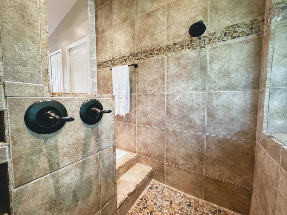 For Rent: $5,500 (4 beds, 2 baths, 2292 Square Feet)