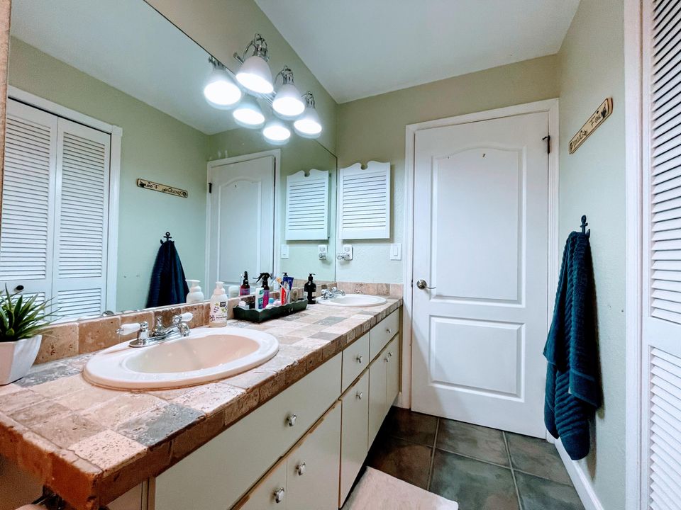 For Rent: $5,500 (4 beds, 2 baths, 2292 Square Feet)