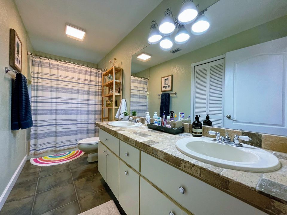 For Rent: $5,500 (4 beds, 2 baths, 2292 Square Feet)