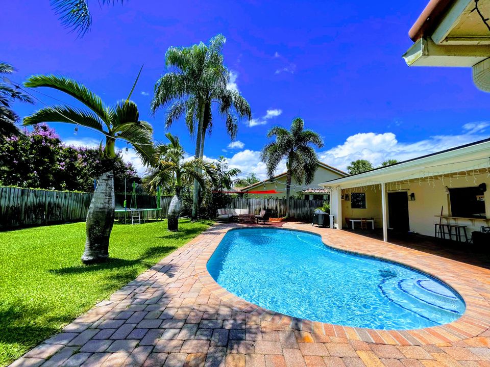 For Rent: $5,500 (4 beds, 2 baths, 2292 Square Feet)