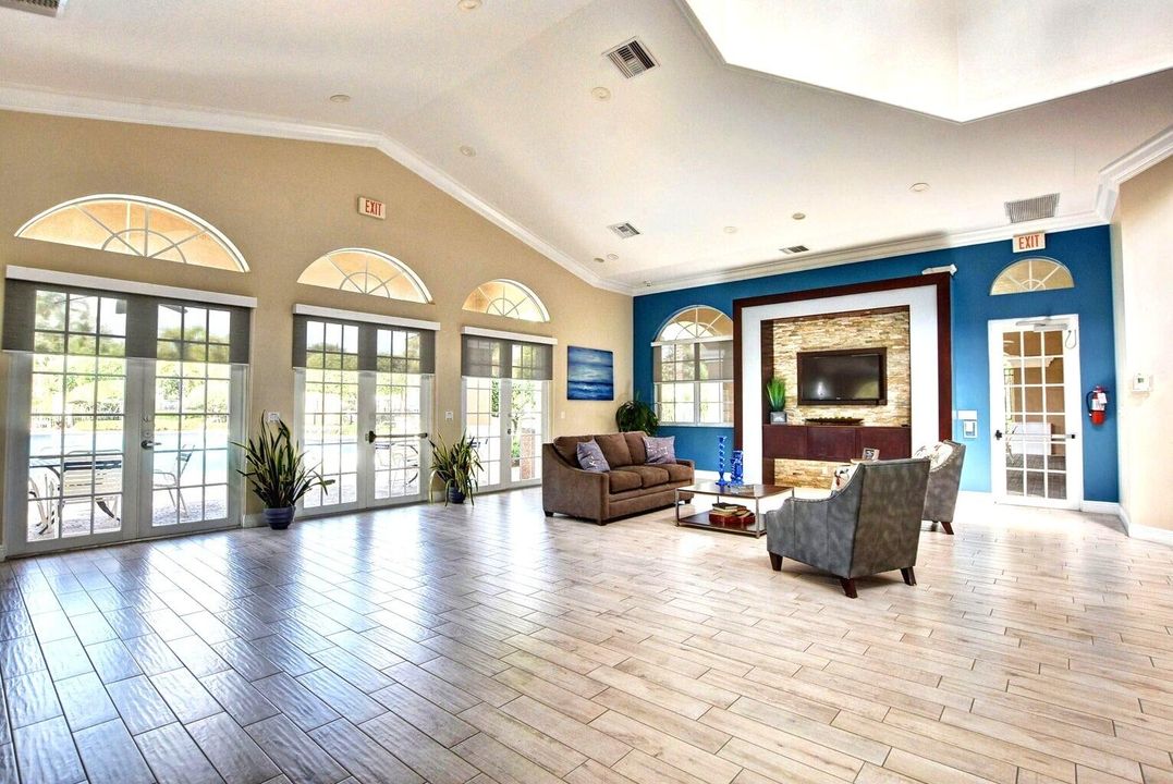 For Sale: $600,000 (4 beds, 2 baths, 2537 Square Feet)