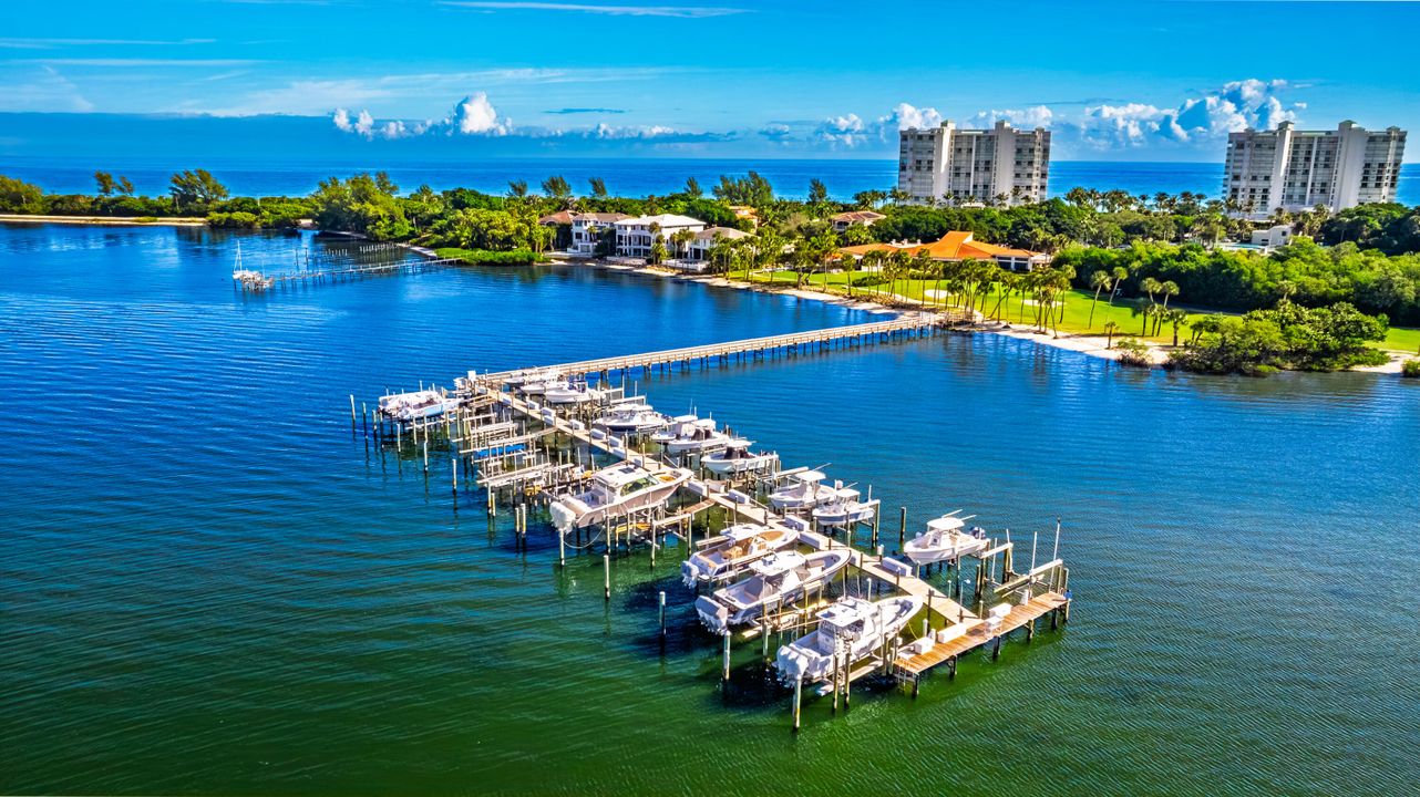 For Sale: $1,275,000 (3 beds, 2 baths, 2369 Square Feet)