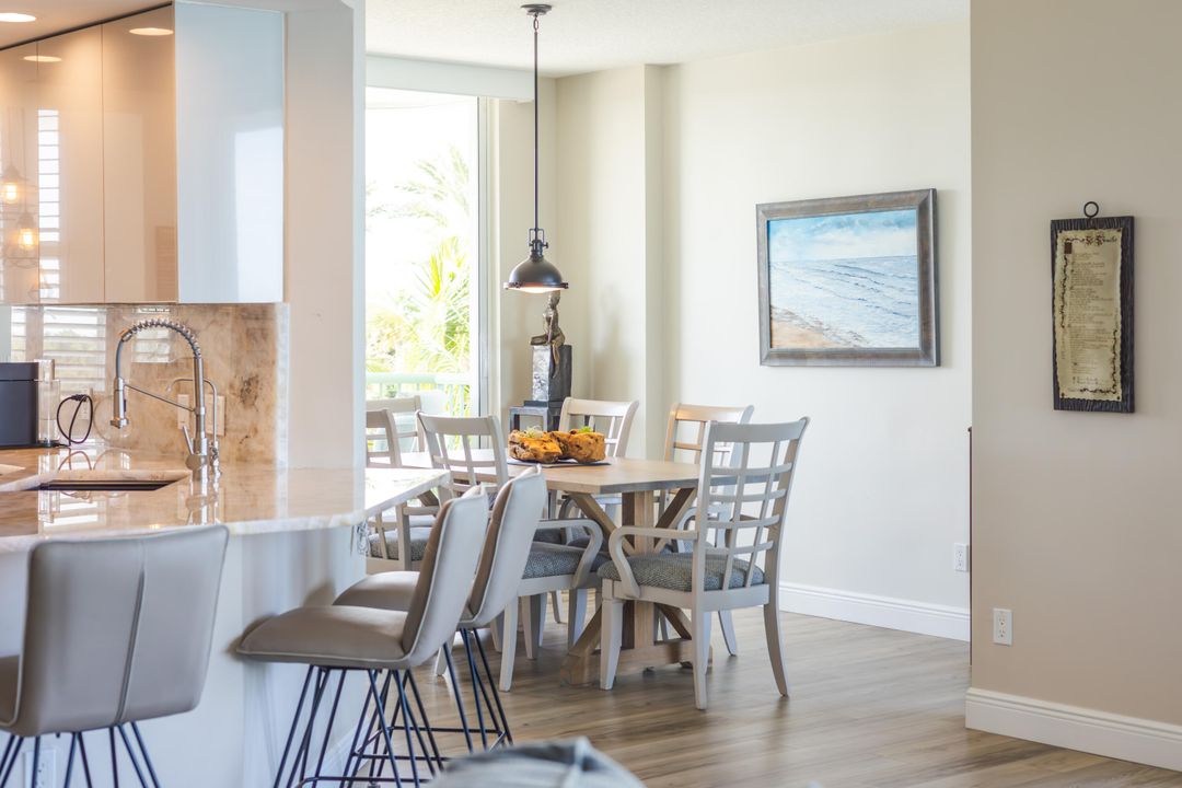 For Sale: $1,275,000 (3 beds, 2 baths, 2369 Square Feet)