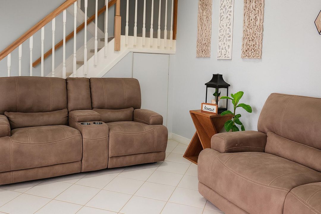 For Sale: $325,000 (2 beds, 2 baths, 1368 Square Feet)