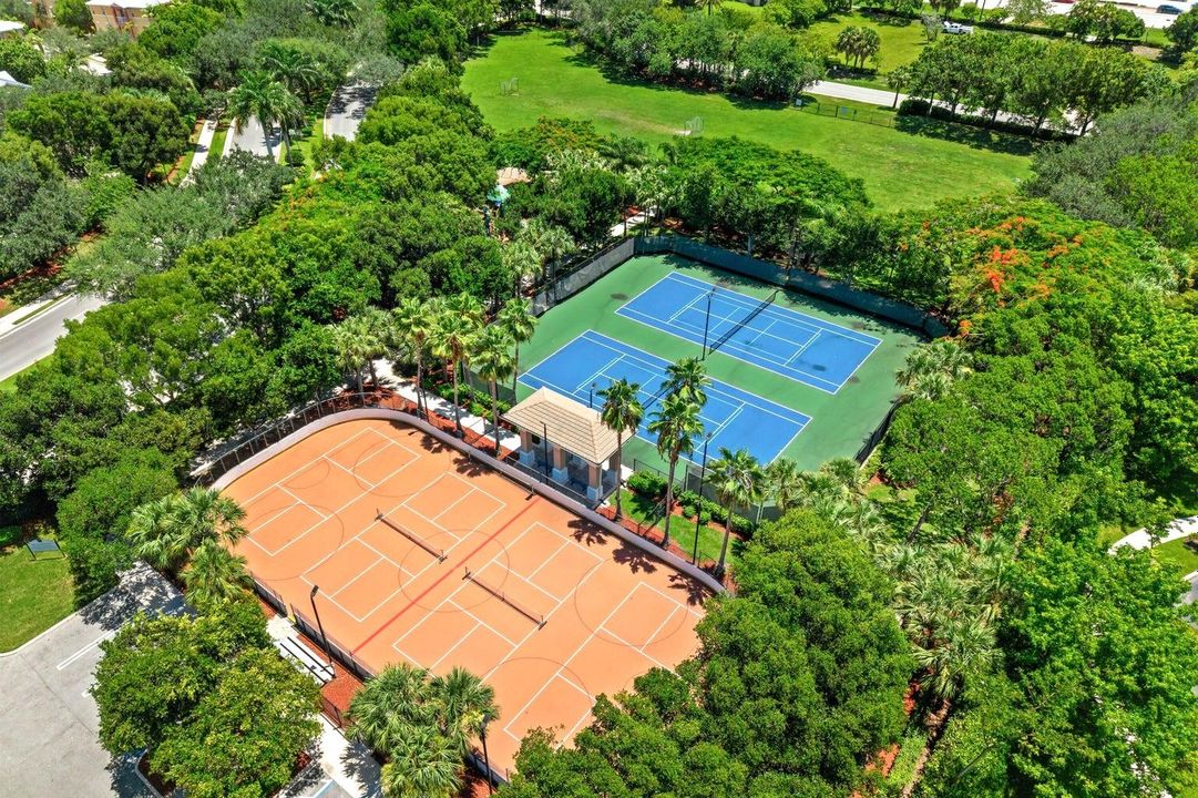 For Sale: $600,000 (4 beds, 2 baths, 2537 Square Feet)