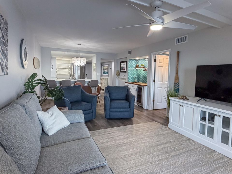 For Sale: $494,000 (2 beds, 2 baths, 1154 Square Feet)