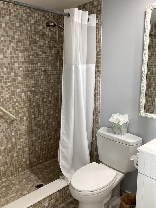 出租: $3,700 (2 贝兹, 2 浴室, 988 平方英尺)