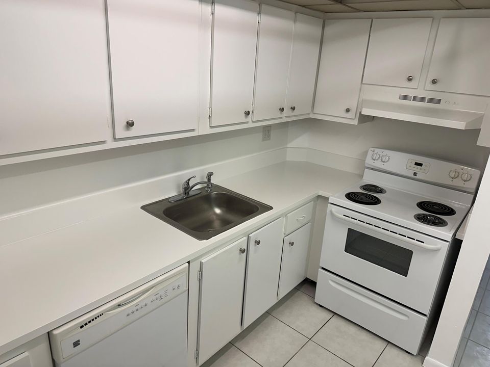For Rent: $1,650 (1 beds, 1 baths, 635 Square Feet)