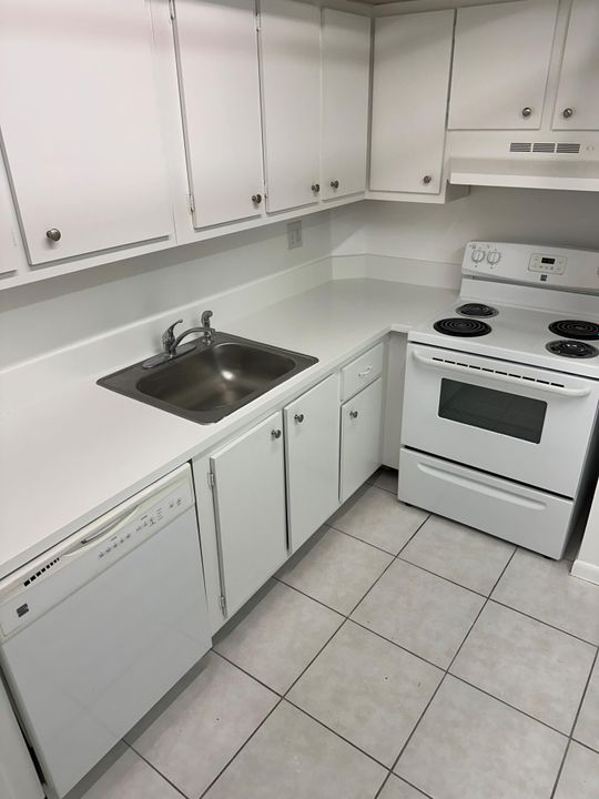 For Rent: $1,650 (1 beds, 1 baths, 635 Square Feet)