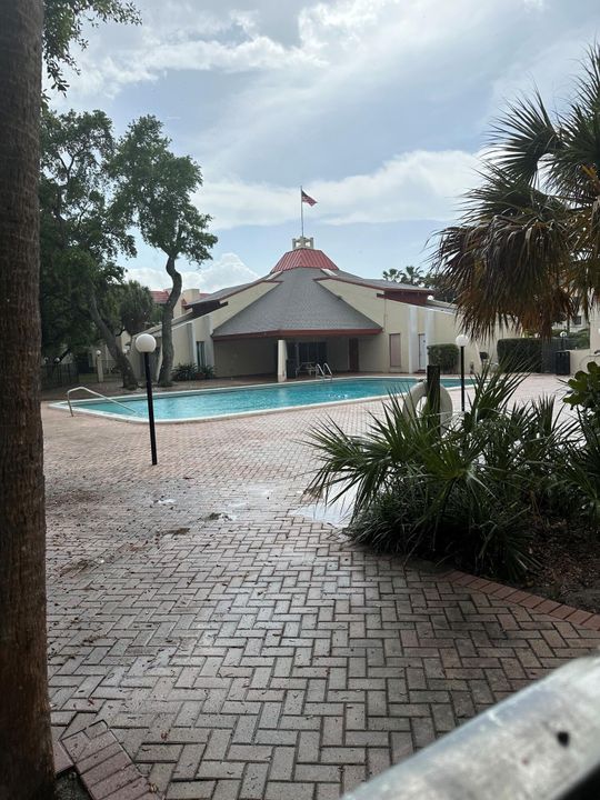 For Rent: $1,650 (1 beds, 1 baths, 635 Square Feet)