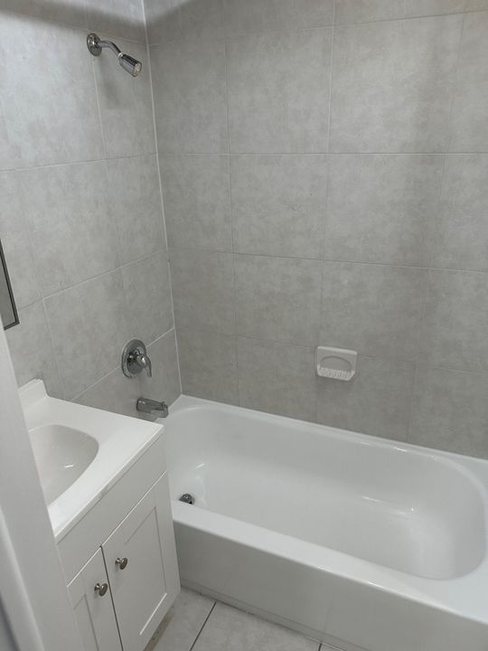 For Rent: $1,650 (1 beds, 1 baths, 635 Square Feet)