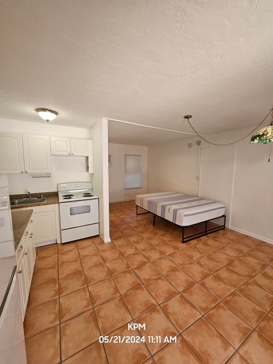 出租: $1,700 (0 贝兹, 1 浴室, 500 平方英尺)