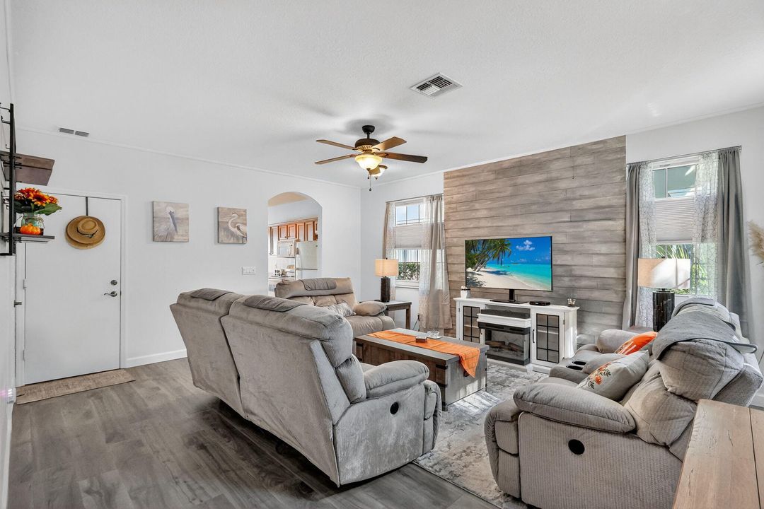 For Sale: $290,000 (3 beds, 2 baths, 1350 Square Feet)