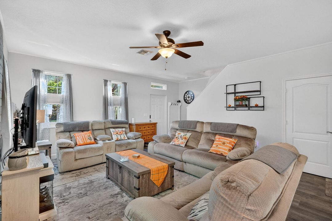 For Sale: $290,000 (3 beds, 2 baths, 1350 Square Feet)