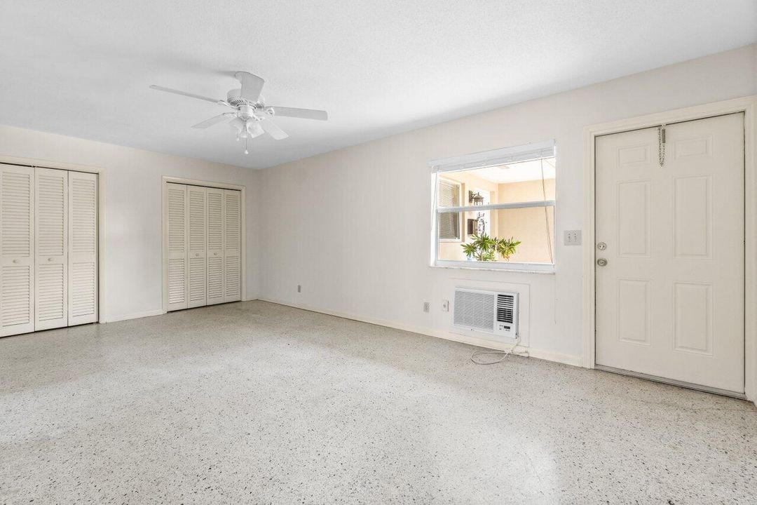 For Rent: $1,550 (1 beds, 1 baths, 5720 Square Feet)