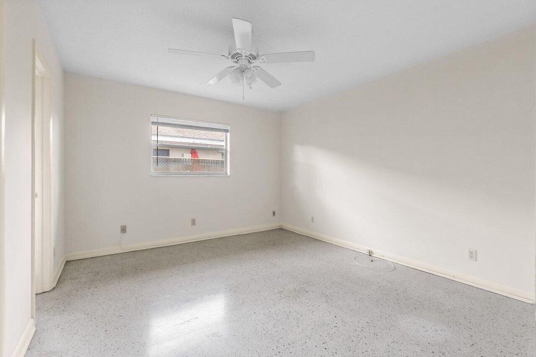 For Rent: $1,550 (1 beds, 1 baths, 5720 Square Feet)