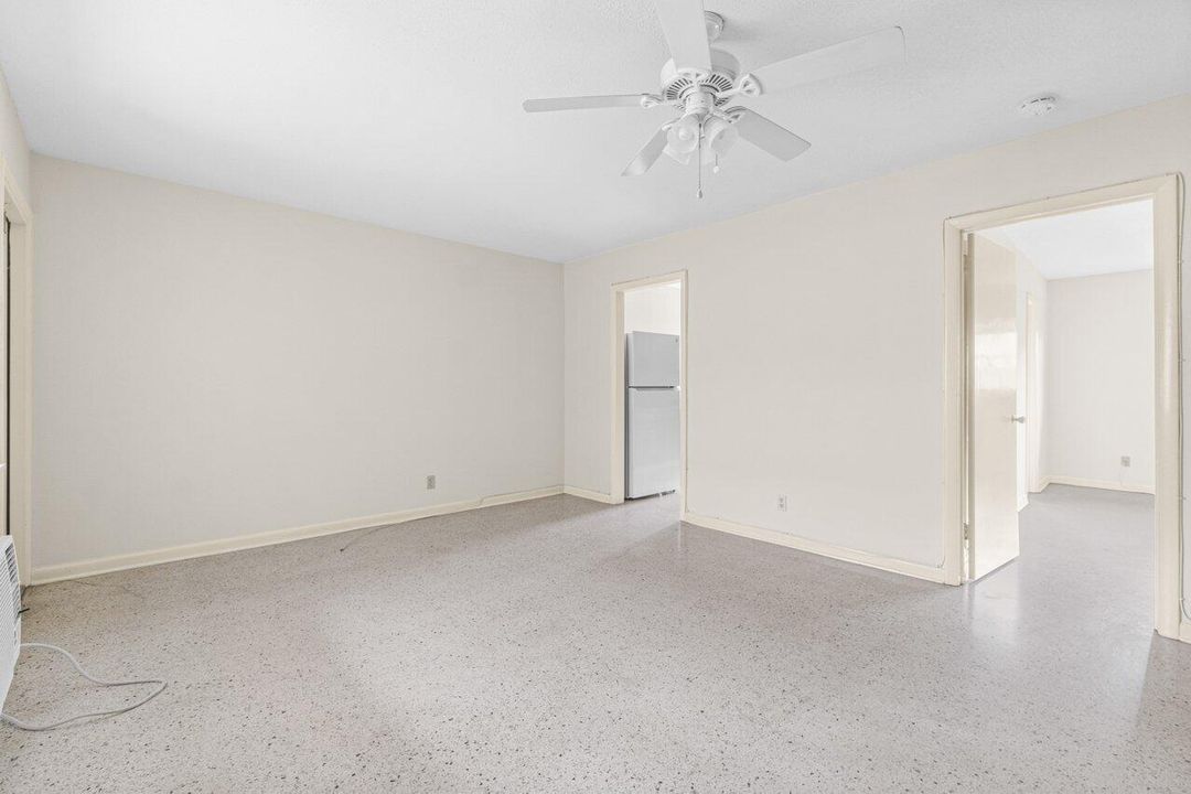 For Rent: $1,550 (1 beds, 1 baths, 5720 Square Feet)