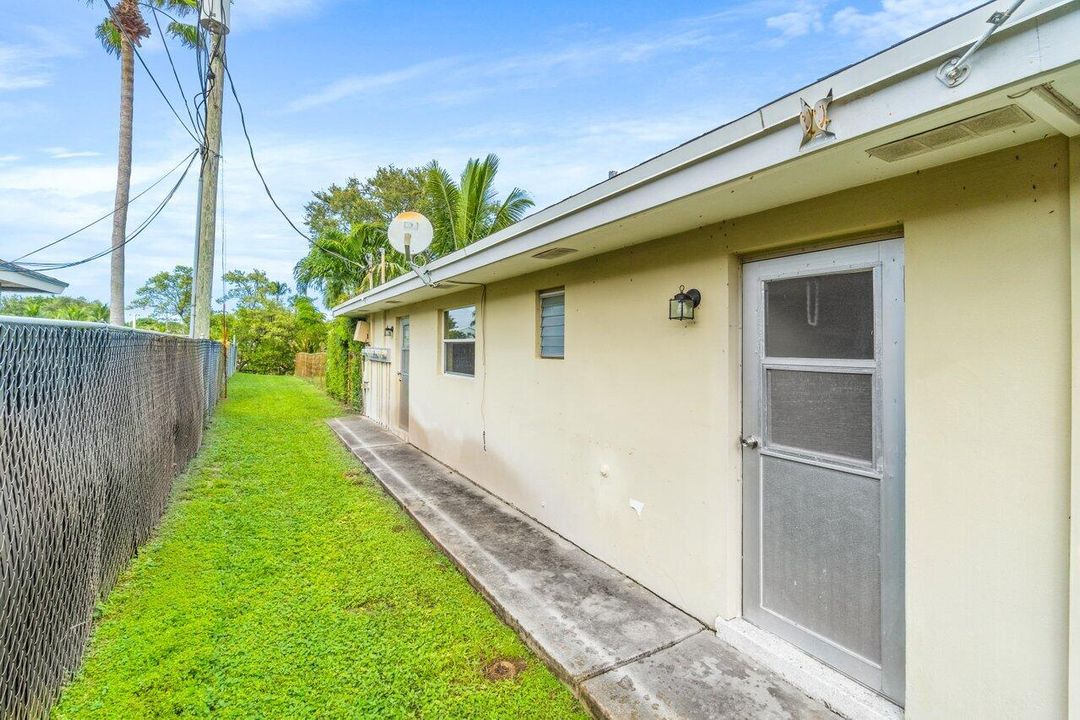 For Rent: $1,550 (1 beds, 1 baths, 5720 Square Feet)