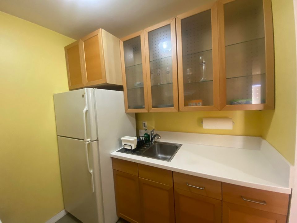 For Sale: $135,000 (1 beds, 1 baths, 614 Square Feet)
