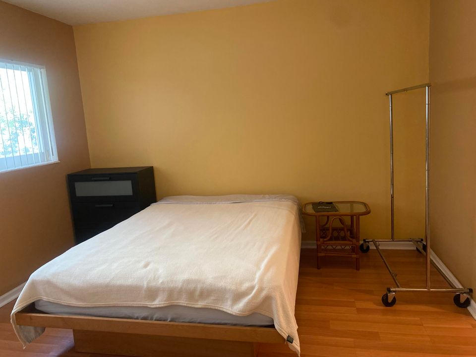 For Sale: $135,000 (1 beds, 1 baths, 614 Square Feet)