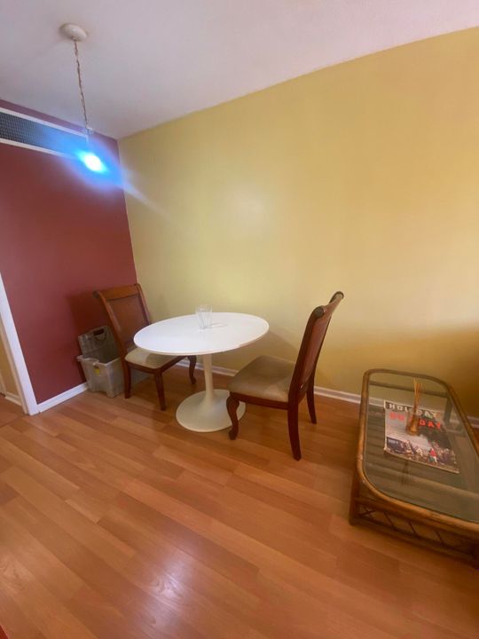 For Sale: $135,000 (1 beds, 1 baths, 614 Square Feet)