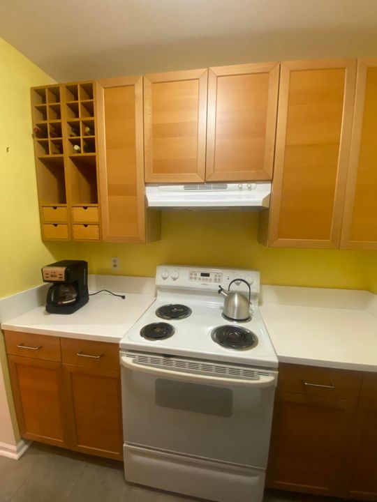 For Sale: $135,000 (1 beds, 1 baths, 614 Square Feet)