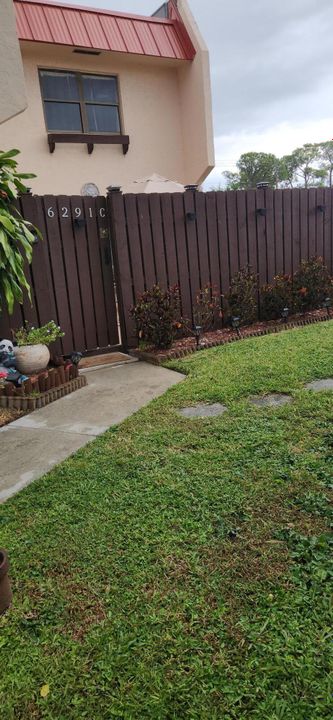 For Sale: $325,000 (2 beds, 2 baths, 1368 Square Feet)