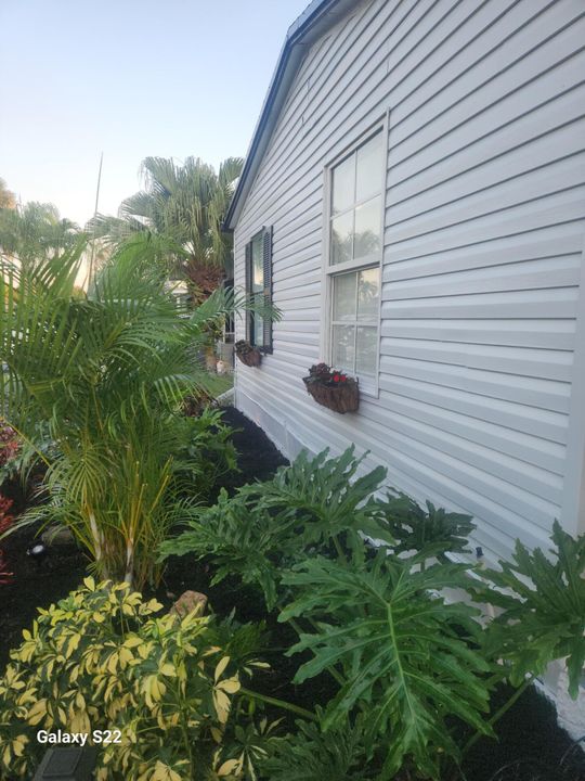 For Sale: $215,000 (3 beds, 2 baths, 1280 Square Feet)