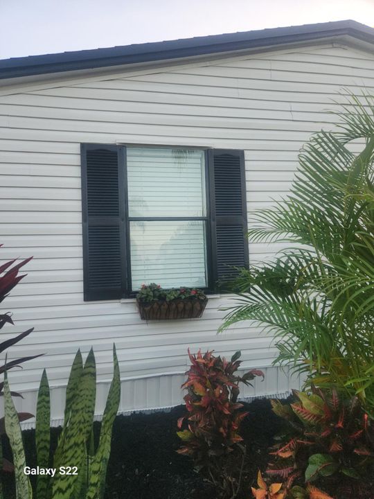 For Sale: $215,000 (3 beds, 2 baths, 1280 Square Feet)