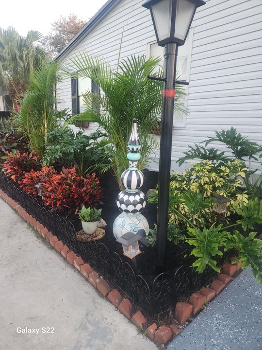 For Sale: $215,000 (3 beds, 2 baths, 1280 Square Feet)