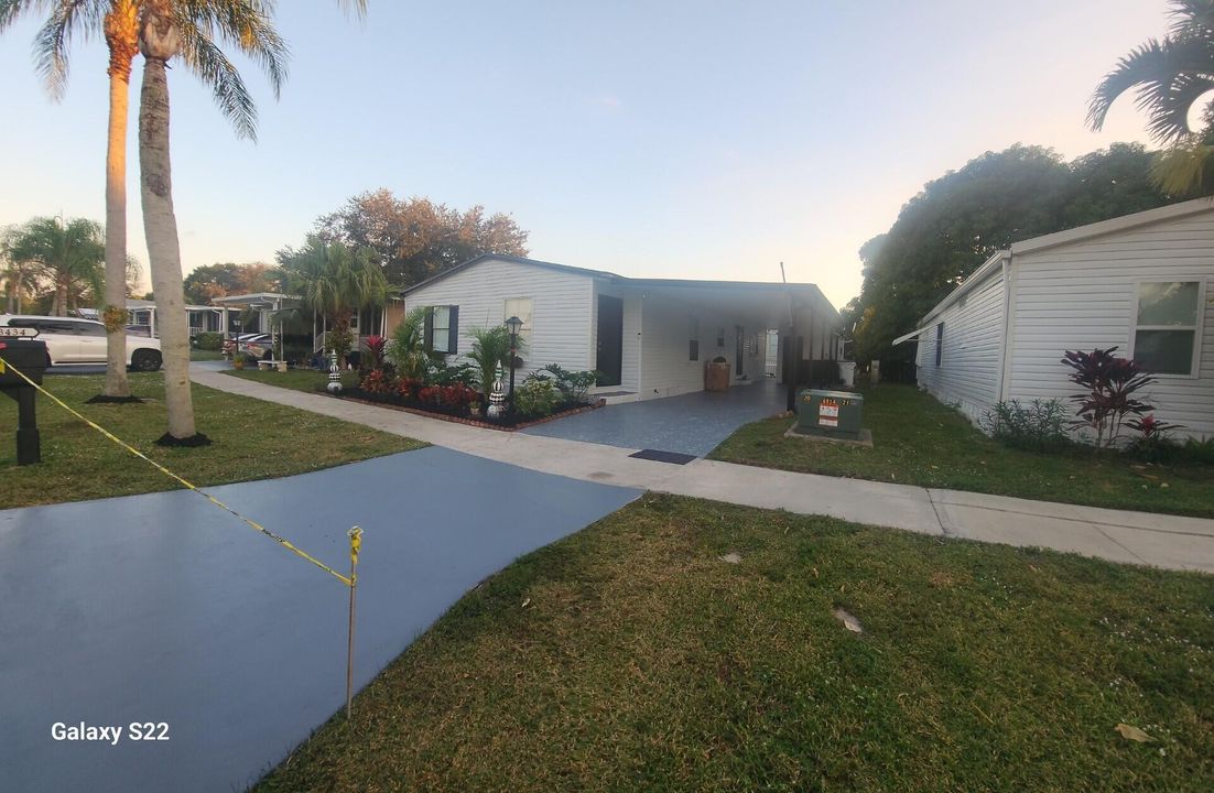 For Sale: $215,000 (3 beds, 2 baths, 1280 Square Feet)