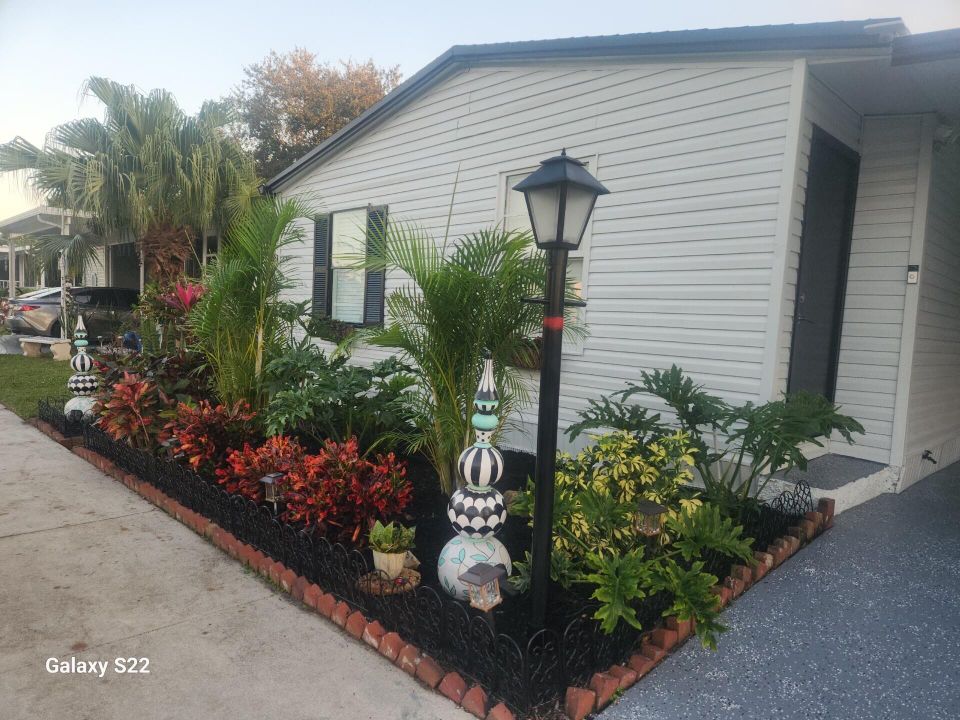 For Sale: $215,000 (3 beds, 2 baths, 1280 Square Feet)