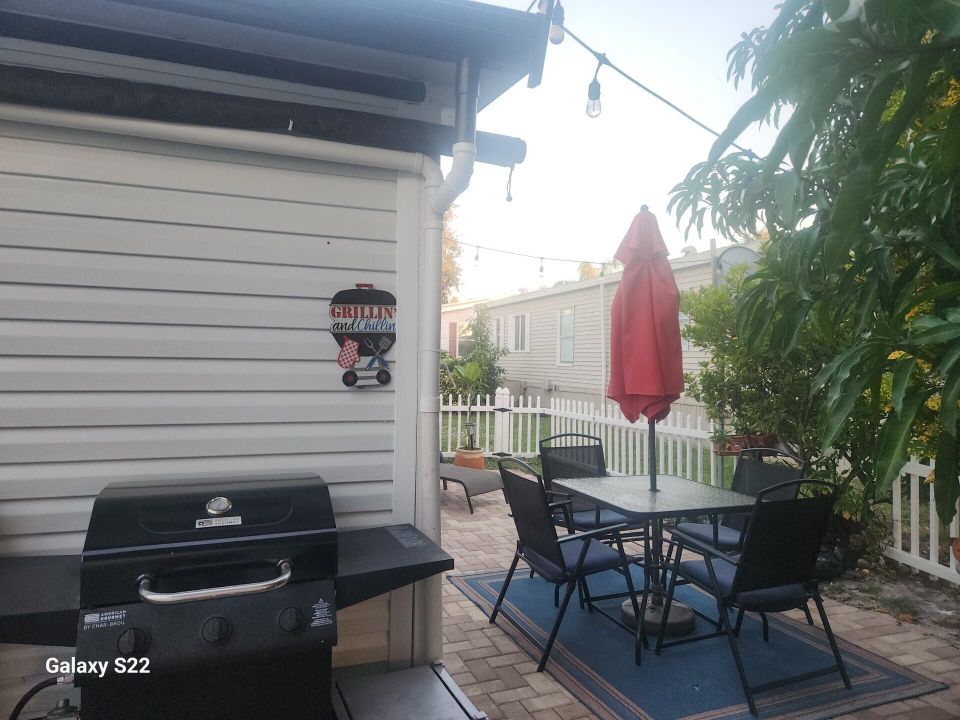 For Sale: $215,000 (3 beds, 2 baths, 1280 Square Feet)