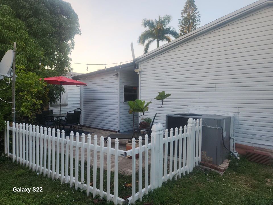 For Sale: $215,000 (3 beds, 2 baths, 1280 Square Feet)