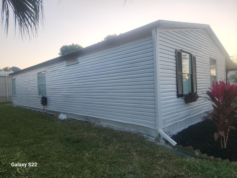 For Sale: $215,000 (3 beds, 2 baths, 1280 Square Feet)