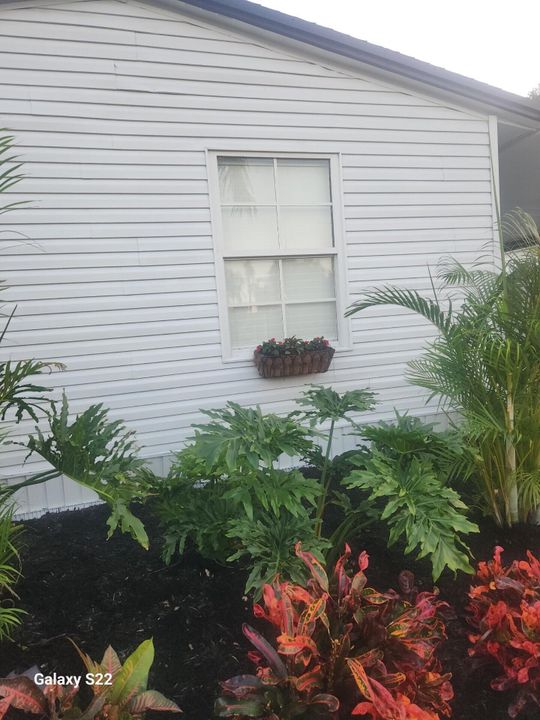 For Sale: $215,000 (3 beds, 2 baths, 1280 Square Feet)