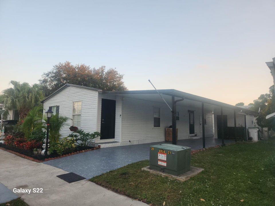 For Sale: $215,000 (3 beds, 2 baths, 1280 Square Feet)