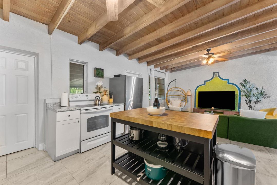 待售: $565,000 (4 贝兹, 2 浴室, 1856 平方英尺)